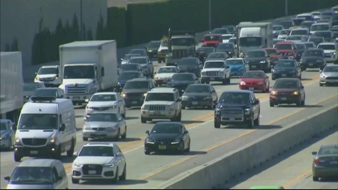 White House pushes for strict emissions standards to get more electric vehicles on the road